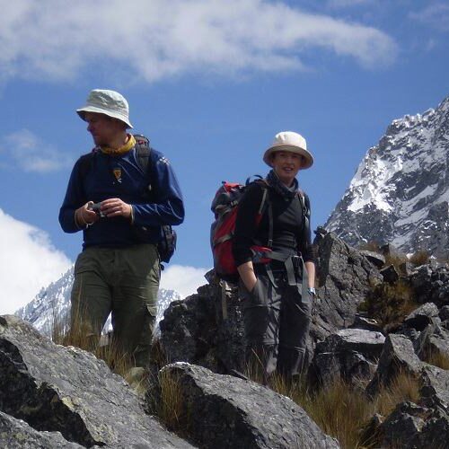 Sendero de alta montaña hacia el Paso Punta Unión en la Cordillera Blanca