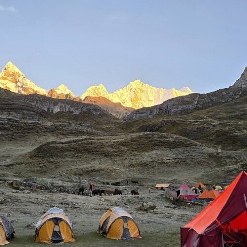 Vista de Yerupajá y Siulá Grande en el circuito clásico Huayhuash