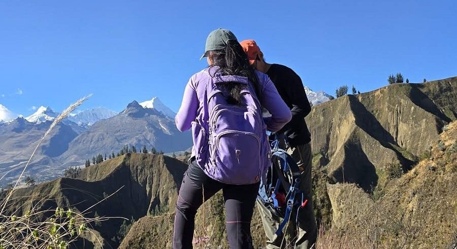 Paisaje erosionado en la caminata Dos Wankas cerca de Huaraz