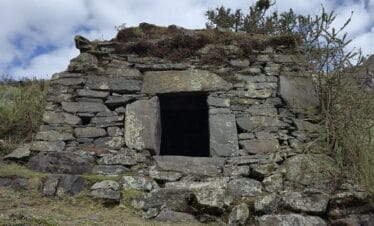 Hikers walking the Quilcayhuanca Valley during the 3 day trek