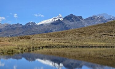 chaquicocha lagoon during trekking dos wankas