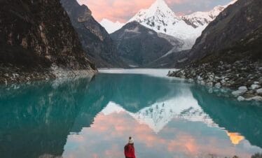 Laguna Paron Tour Cordillera Blanca with turquoise lake and glacier peaks