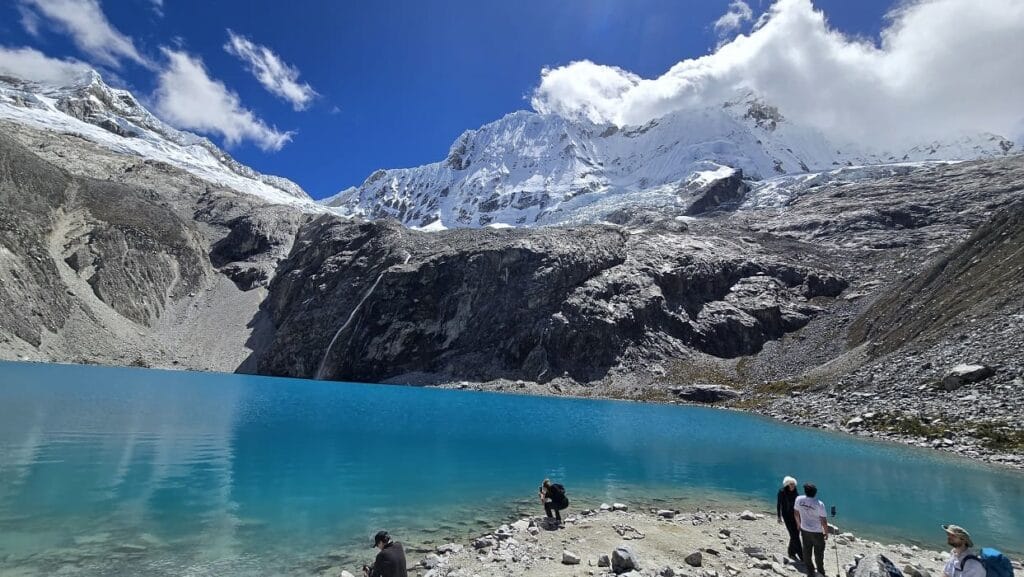 Turquoise Laguna 69 glacial lake beneath snow-covered mountains